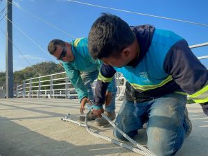 El puente 7 de Agosto está quedando Papelito