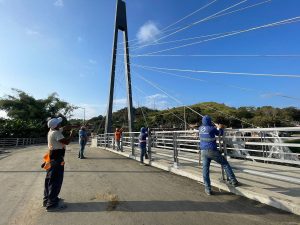 El puente 7 de Agosto está quedando Papelito