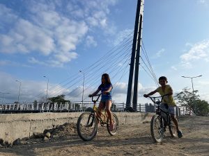 El puente 7 de Agosto está quedando Papelito