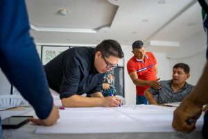 Capacitan a productores de cacao en Chone para que se adaptan al cambio climático