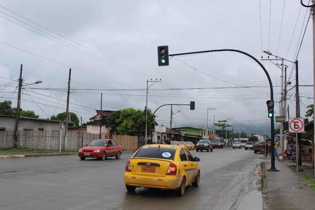 Vecinos de la ciudadela Mario Loor están más seguros con pantallas de semáforos