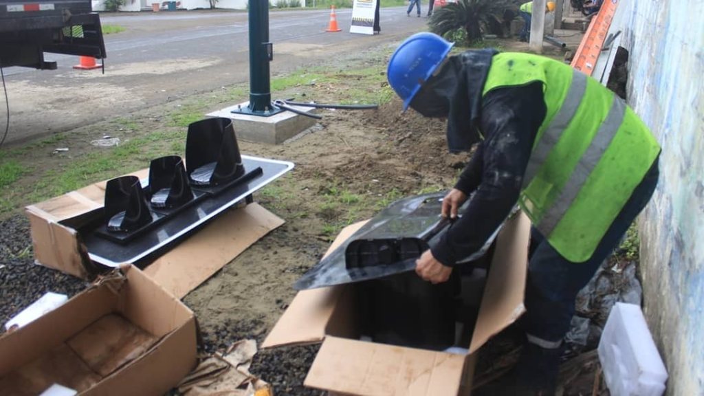 Sistema de semáforos llega oportuno para ordenar tránsito en Canuto