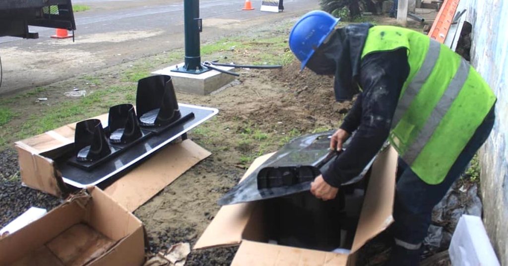 Sistema de semáforos llega oportuno para ordenar tránsito en Canuto