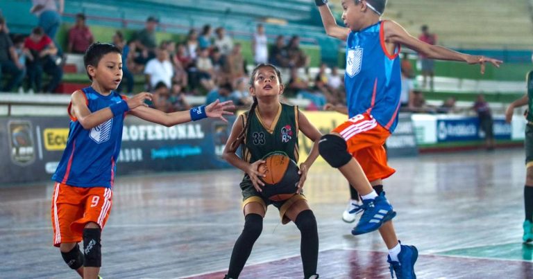 Más de 400 niños vivieron una fiesta deportiva