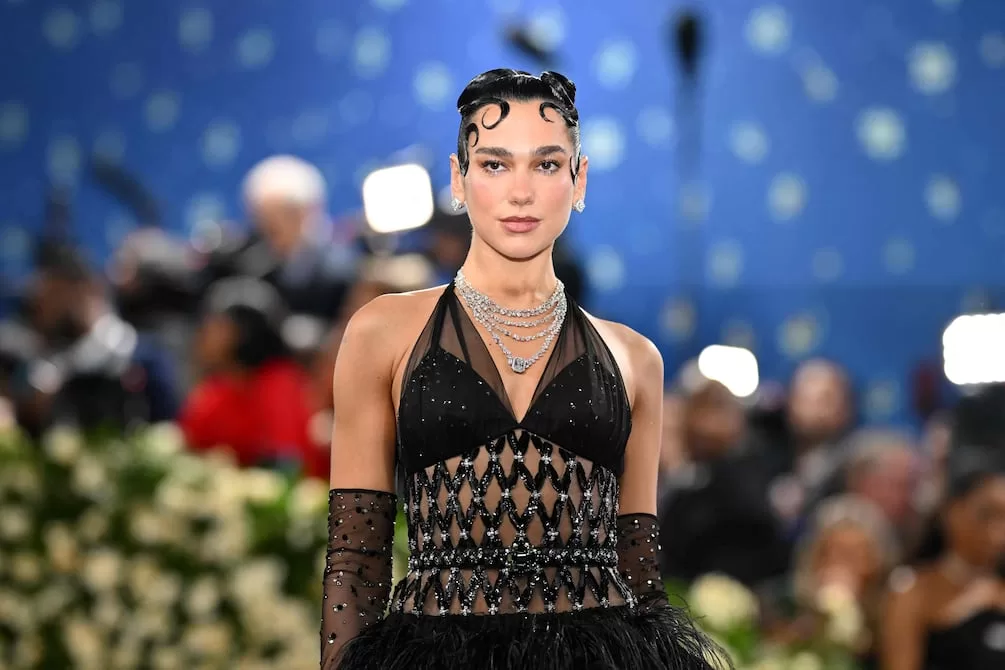 Dua Lipa en español: la cantante sorprende a sus fanáticos en Madrid cantando ‘Héroe’, de Enrique Iglesias Dua Lipa en español: la cantante sorprende a sus fanáticos en Madrid cantando ‘Héroe’, de Enrique Iglesias