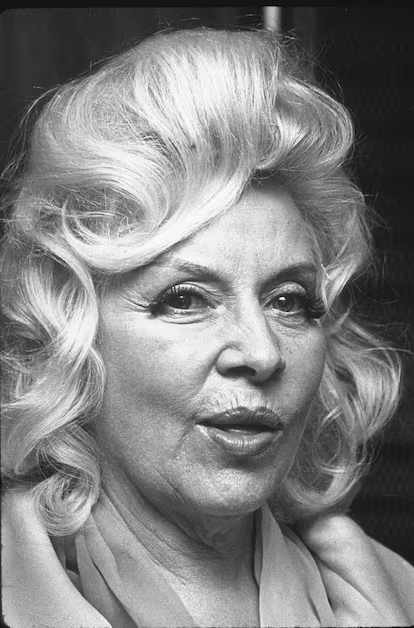 Una mujer de 85 años vestida de novia: la historia de la última y delirante película de Mae West Una mujer de 85 años vestida de novia: la historia de la última y delirante película de Mae West