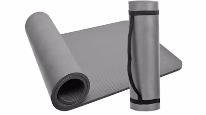 Los 10 utensilios básicos para ponerse en forma en casa, según tres entrenadores personales Los 10 utensilios básicos para ponerse en forma en casa, según tres entrenadores personales