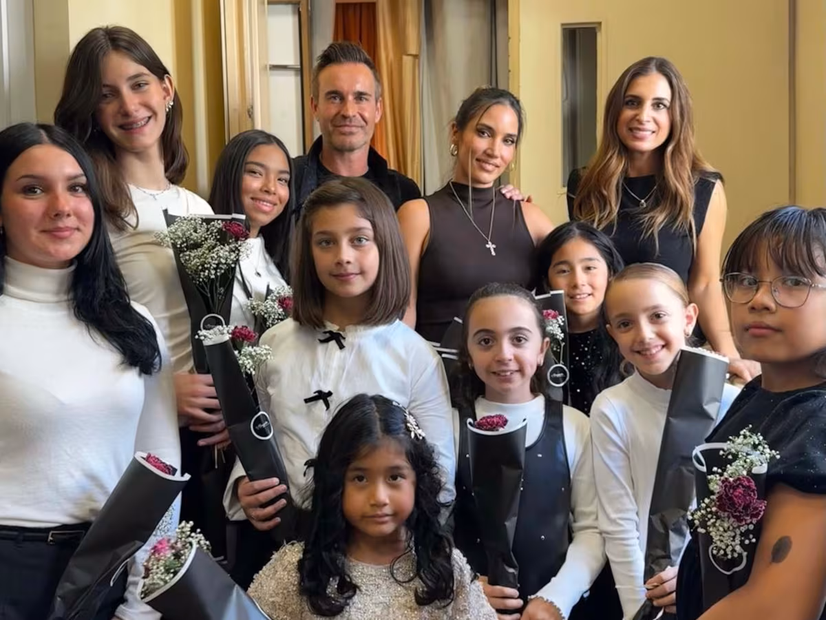 Alicia nunca pudo hablar en sus seis años de vida hasta que entró en un coro y empezó a cantar: “No voy a callar nunca” EL PAÍS