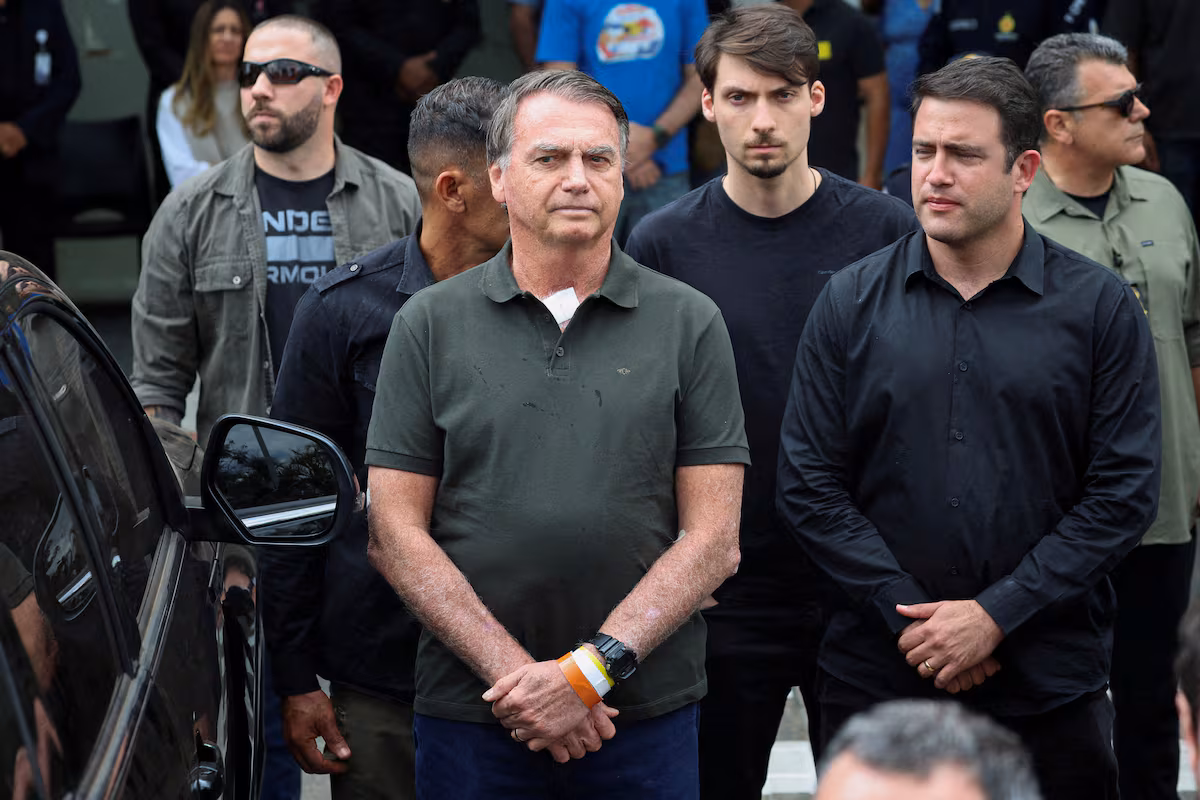 Bolsonaro cumplirá la pena de 27 años en la comisaría donde ya está recluido en Brasilia EL PAÍS