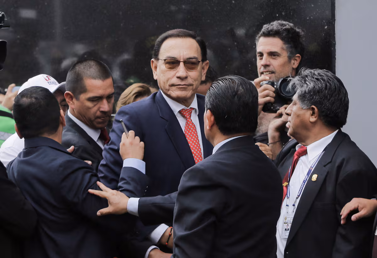 Condenado a 14 años de cárcel por corrupción el expresidente peruano Martín Vizcarra Condenado a 14 años de cárcel por corrupción el expresidente peruano Martín Vizcarra