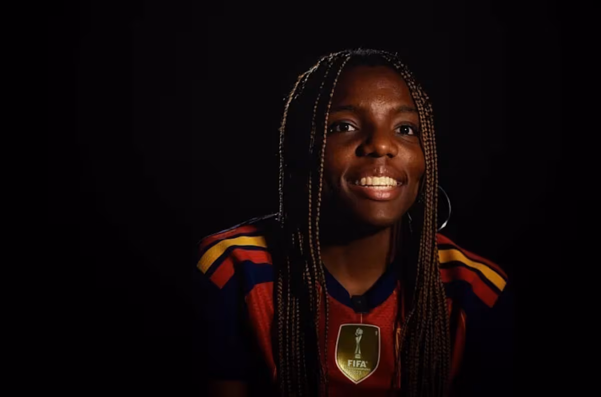 De la patera al estrellato: la inspiradora historia de Edna Imade, la nueva jugadora de la Roja EL PAÍS