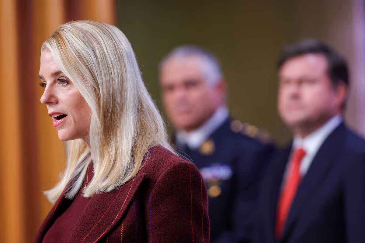 El FBI interrogará a los seis congresistas que animaron a los militares de EE UU a desobedecer órdenes “ilegales” de Trump EL PAÍS