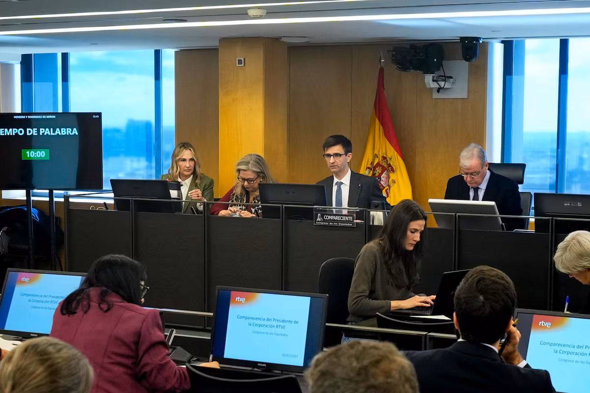 El nuevo mandato-marco de RTVE inicia una sinuosa tramitación que podría haberse acelerado en el Congreso EL PAÍS