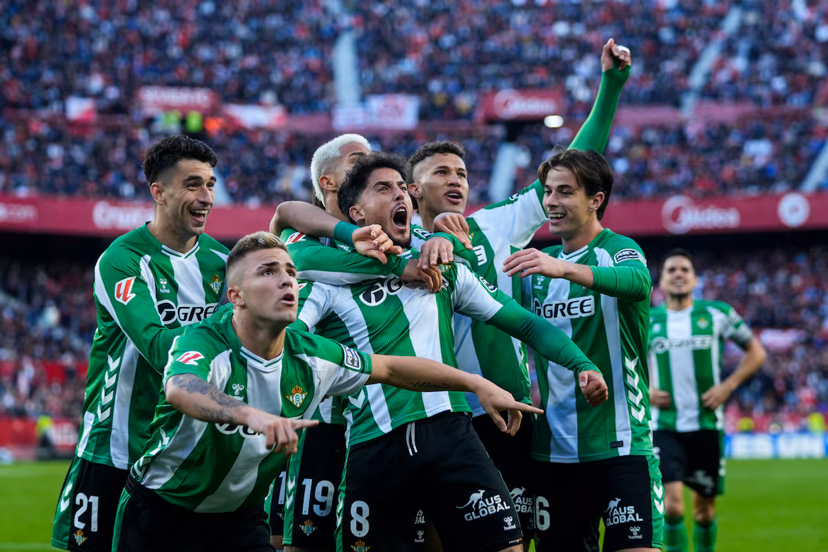 El Betis, sin Isco, a la altura del Bayern y el Milan fuera de casa Rafael Pineda