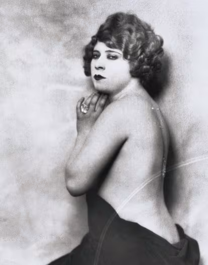 Una mujer de 85 años vestida de novia: la historia de la última y delirante película de Mae West Una mujer de 85 años vestida de novia: la historia de la última y delirante película de Mae West