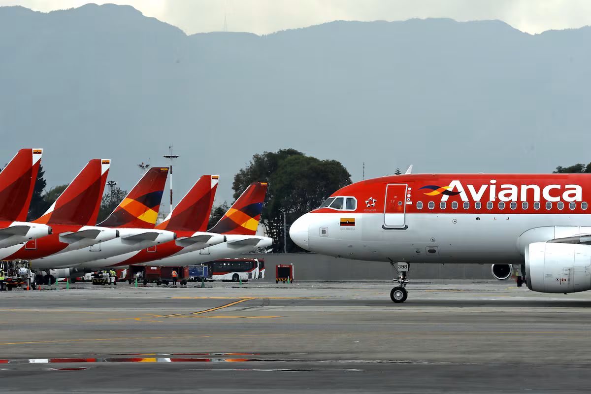 La Aeronáutica Civil obliga a aparcar la mayoría de los aviones de pasajeros de Colombia EL PAÍS