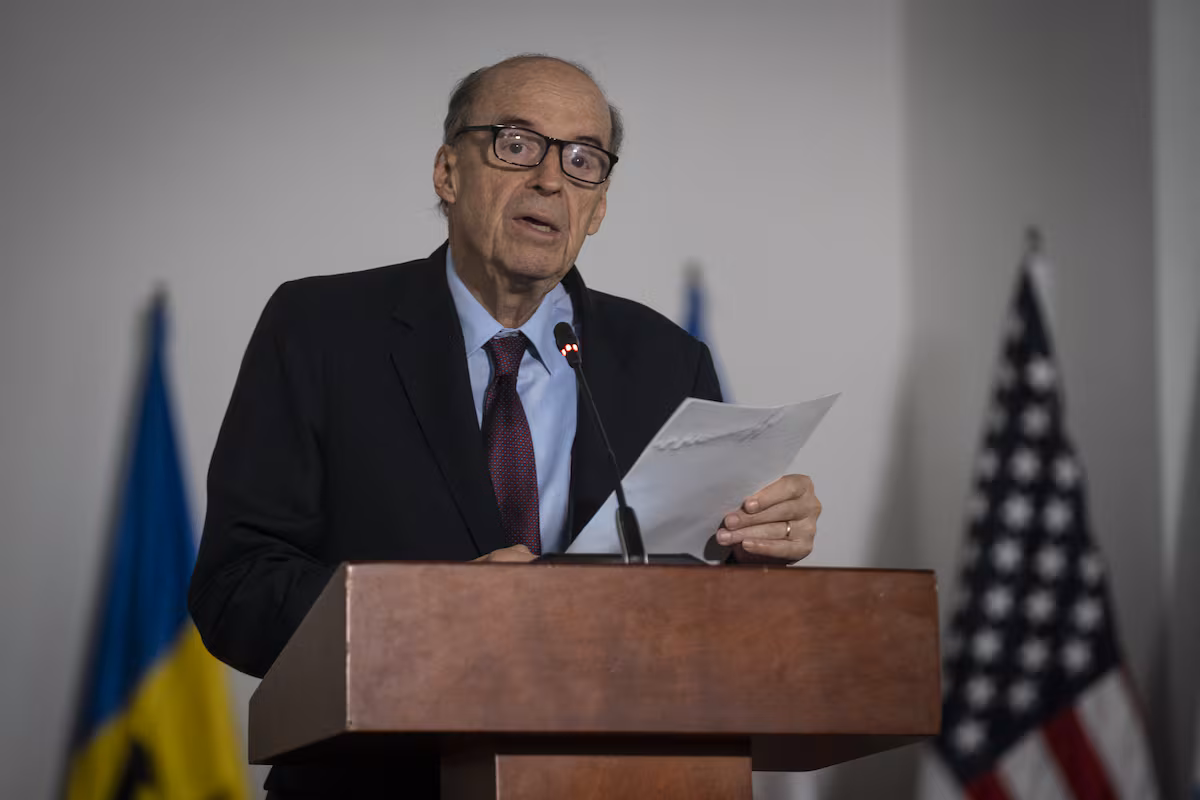 La Fiscalía de Colombia le imputará cargos al excanciller Álvaro Leyva por prevaricato en el caso de los pasaportes EL PAÍS
