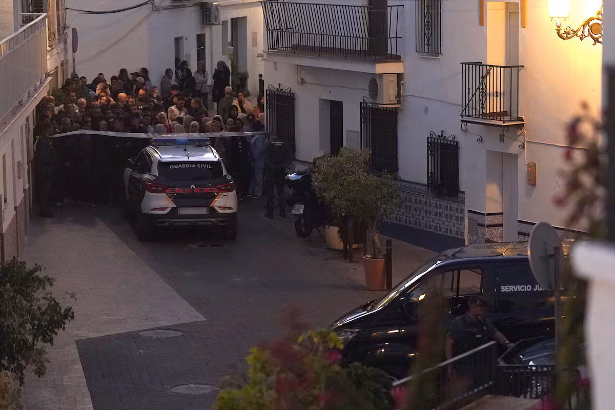 Mueren una pareja y sus dos hijos por un escape de gas en una casa de Torrox (Málaga) Mueren una pareja y sus dos hijos por un escape de gas en una casa de Torrox (Málaga)