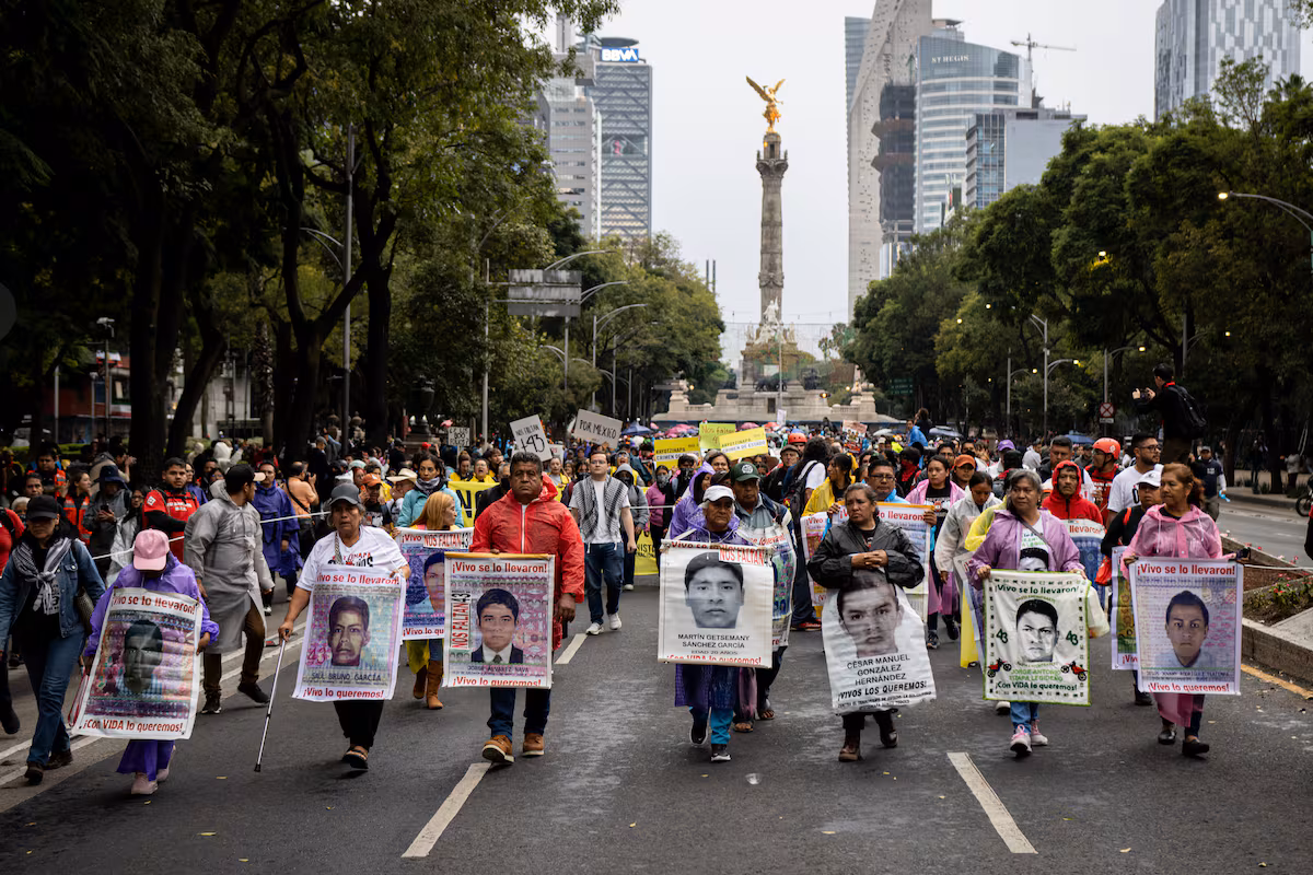 Sheinbaum contacta a exinvestigadores del GIEI para que se reincorporen al caso Ayotzinapa EL PAÍS