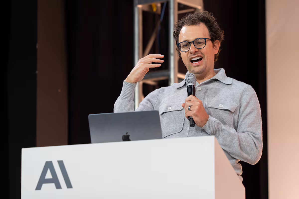 Un grupo chino protagoniza el primer ciberataque con IA a gran escala “sin intervención humana sustancial” EL PAÍS