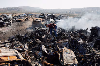 Palizas, incendios y robos: la violencia de los colonos israelíes alcanza cotas inéditas en Cisjordania Palizas, incendios y robos: la violencia de los colonos israelíes alcanza cotas inéditas en Cisjordania