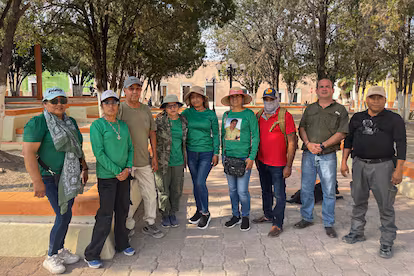 Mothers searching for missing Texans in Mexico: ‘It’s an endless nightmare’ Brigada de búsqueda por Roberto Franco Jr. encabezada por sus familiares en abril de 2025.