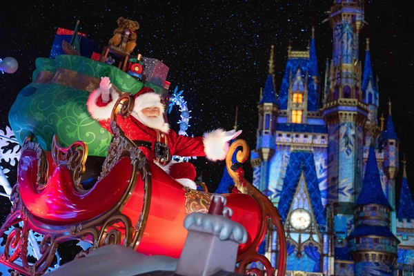 Usó a la IA para darle a su abuelo un emotivo regalo de cumpleaños: ‘90 años y sigo como un chaval’ Navidad en Walt Disney World Resort.