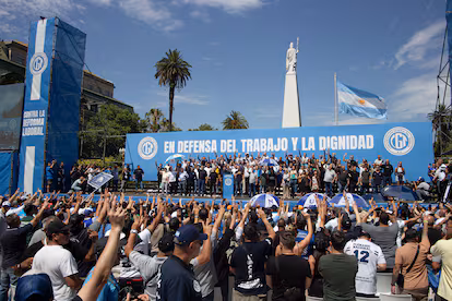 Milei posterga el debate legislativo de la reforma laboral entre protestas sindicales Milei posterga el debate legislativo de la reforma laboral entre protestas sindicales