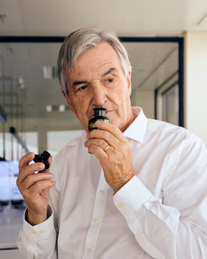 Manuel Puig y Jean-Claude Ellena embotellan el Mediterráneo en un frasco de perfume Manuel Puig y Jean-Claude Ellena embotellan el Mediterráneo en un frasco de perfume