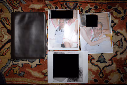 El archivo 468: la foto de Trump que el Departamento de Justicia publicó y luego borró de los papeles de Epstein El archivo 468: la foto de Trump que el Departamento de Justicia publicó y luego borró de los papeles de Epstein