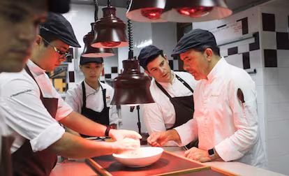 Las únicas nuevas tres estrellas de la guía Michelin 2020 son para Cenador de Amós, en Cantabria Las únicas nuevas tres estrellas de la guía Michelin 2020 son para Cenador de Amós, en Cantabria