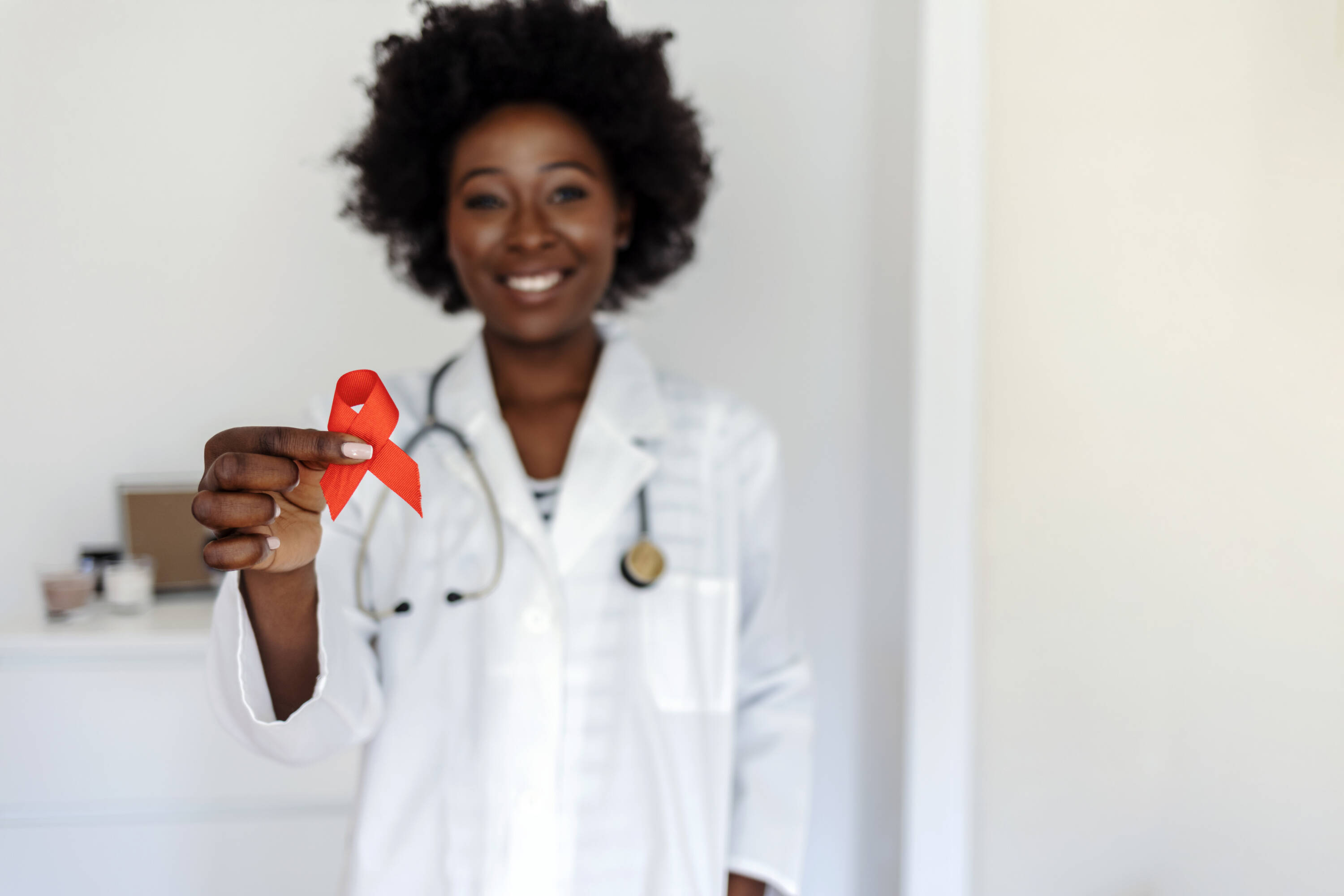 El medicamento para el VIH que en más de 100 países costará 40 dólares y en Colombia podría costar 28.000: sociedad civil pide bajar su precio Aunque actualmente no hay cura para el VIH, los tratamientos han tenido avances significativos.