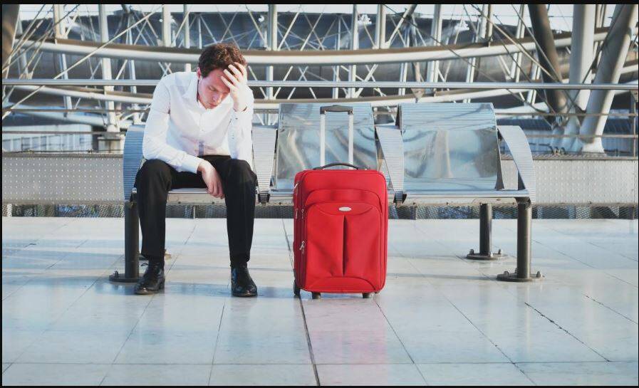 ¿Qué pasa si no pone en ‘modo avión’ su celular cuando está en un vuelo? Las primeras horas del día es el mejor tiempo para viajar, según expertos.