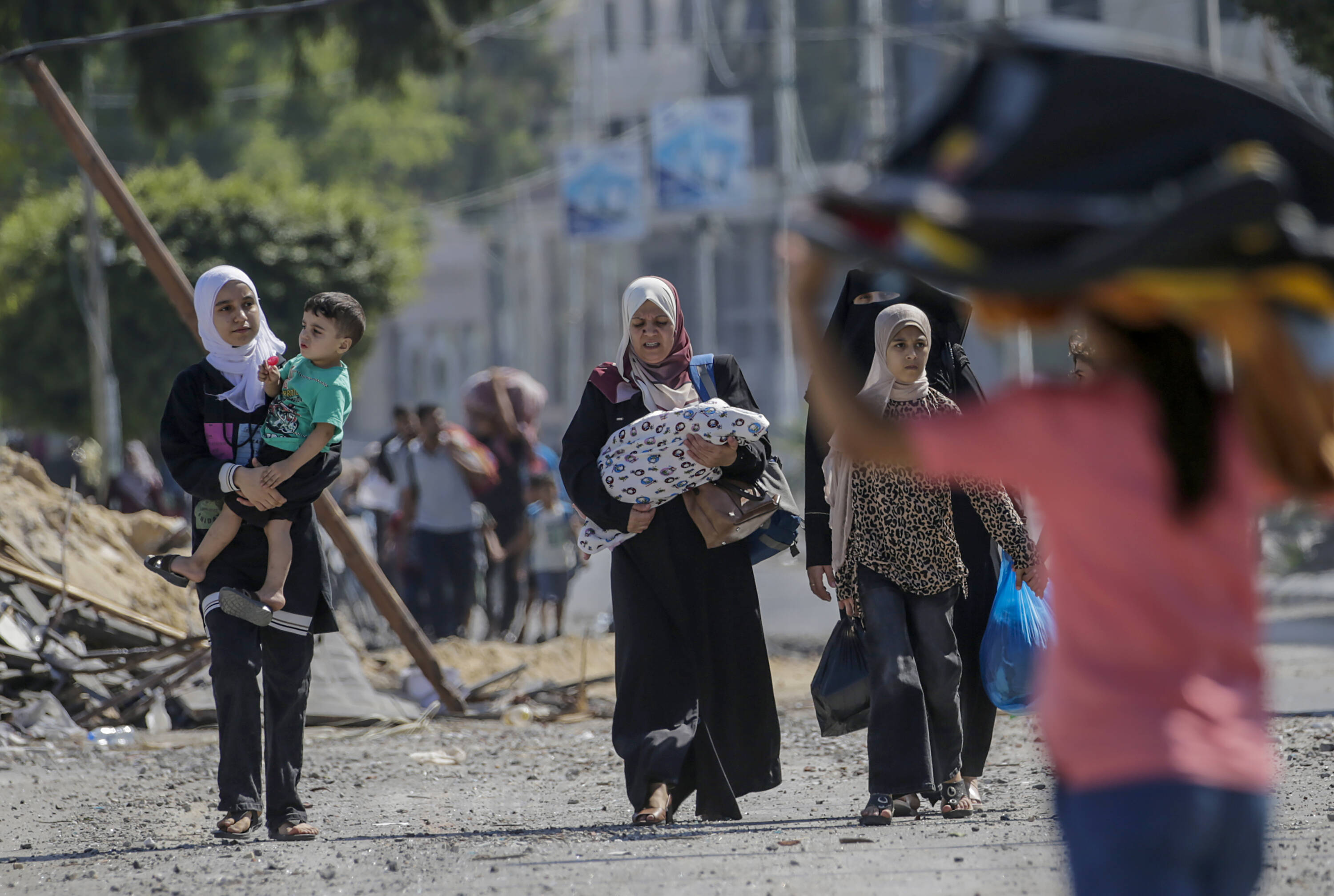 ‘Julio César fue un gran globalizador del mundo’, Santiago Posteguillo Mujeres y niños de la ciudad de Gaza comienzan a evacuar tras el aviso de Israel de una invasión terrestre en el norte de Gaza.