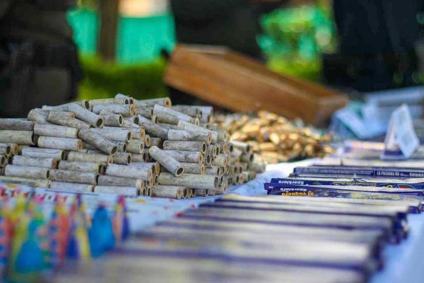 ¿Cómo doblar servilletas de Navidad y mejorar la decoración de la mesa en Nochebuena? El caso más grave es el de una niña de 3 años, quien presenta una lesión delicada en su ojo derecho a causa de una luz de bengala