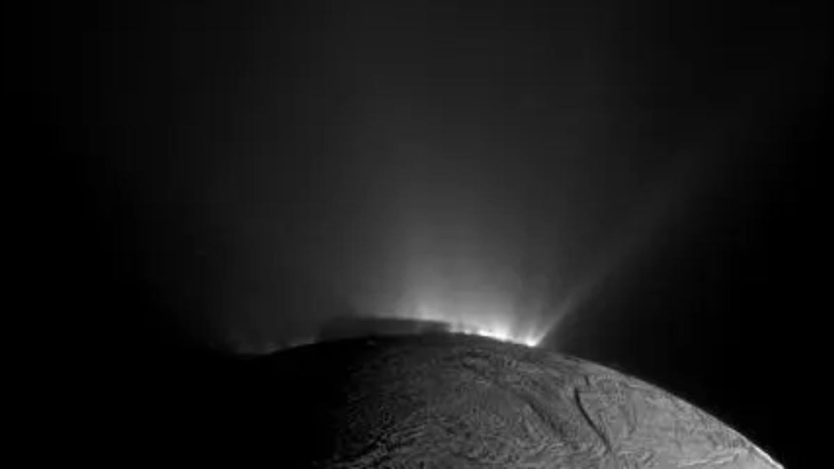 La NASA desmiente lo que 'sabíamos' hace décadas de Titán, la luna gigante de Saturno y la posibilidad de vivir allí La NASA desmiente lo que 'sabíamos' hace décadas de Titán, la luna gigante de Saturno y la posibilidad de vivir allí
