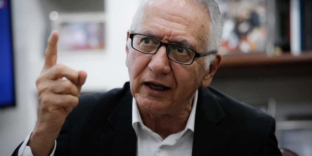 El medicamento para el VIH que en más de 100 países costará 40 dólares y en Colombia podría costar 28.000: sociedad civil pide bajar su precio El ministro de Salud, Guillermo Jaramillo.
