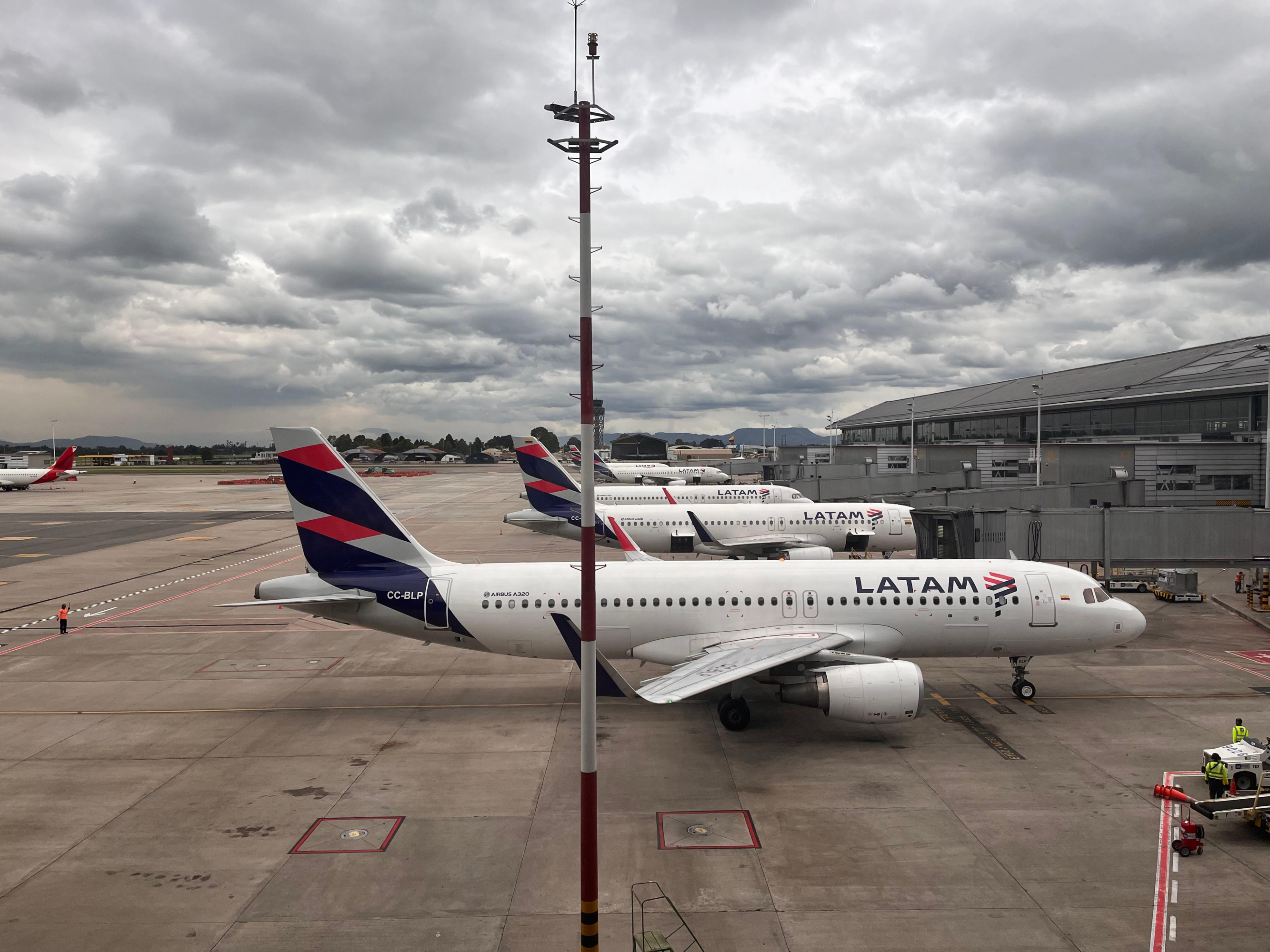 ‘Hemos logrado ser más eficientes, más sostenibles y mover más pasajeros sin todavía usar ni una gota de combustible sostenible’: Avianca Latam Airlines aviones