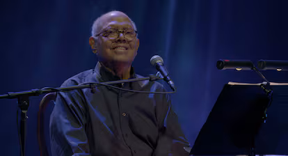 El tortuoso desembarco de Fabien Pisani en La Habana a ritmo de reguetón y trova El tortuoso desembarco de Fabien Pisani en La Habana a ritmo de reguetón y trova