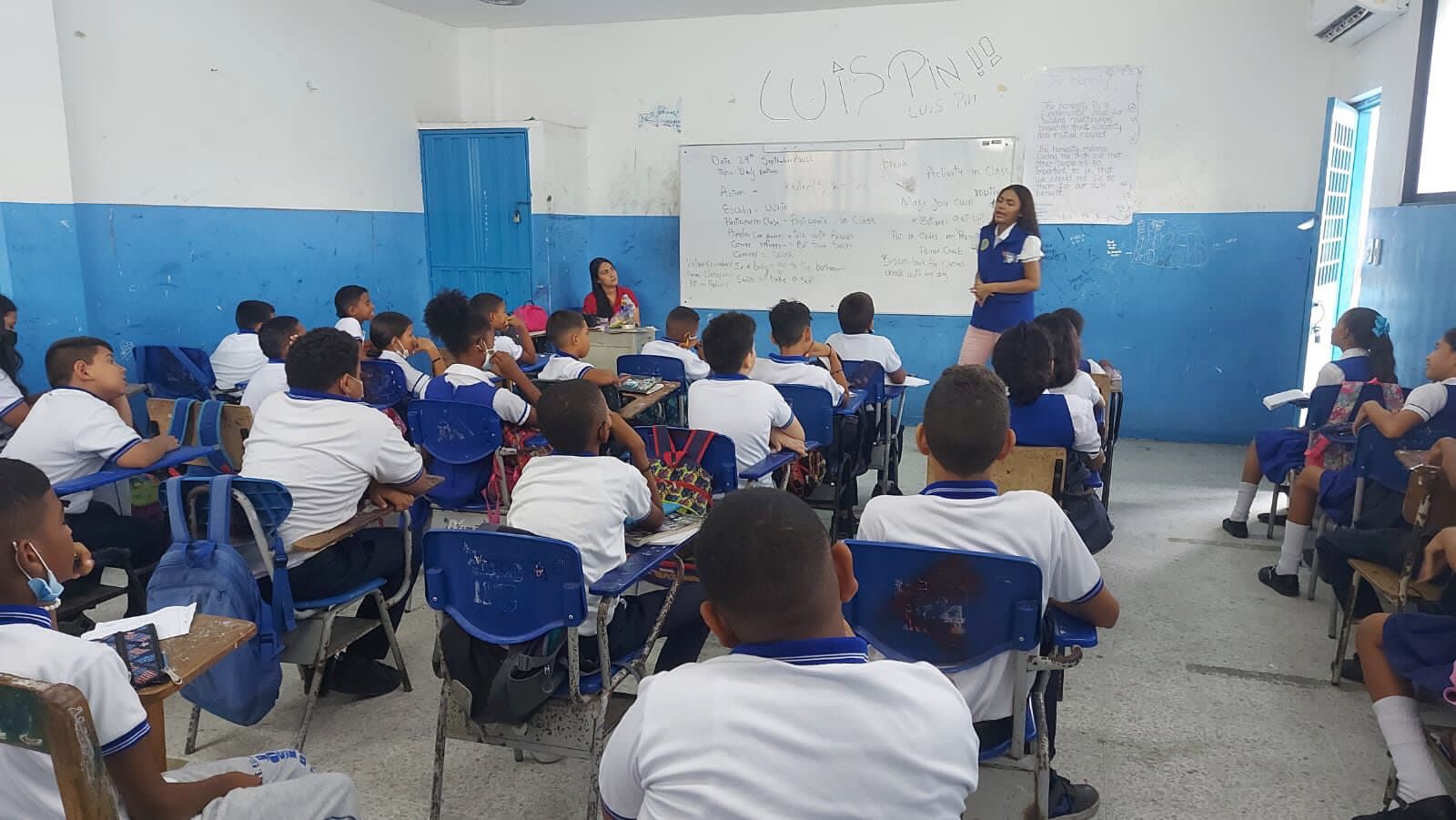 Los niños no deben ver pantallas mientras comen ni antes de dormir: esta y más recomendaciones para acompañar la crianza en la era digital Clases en colegios de Colombia.