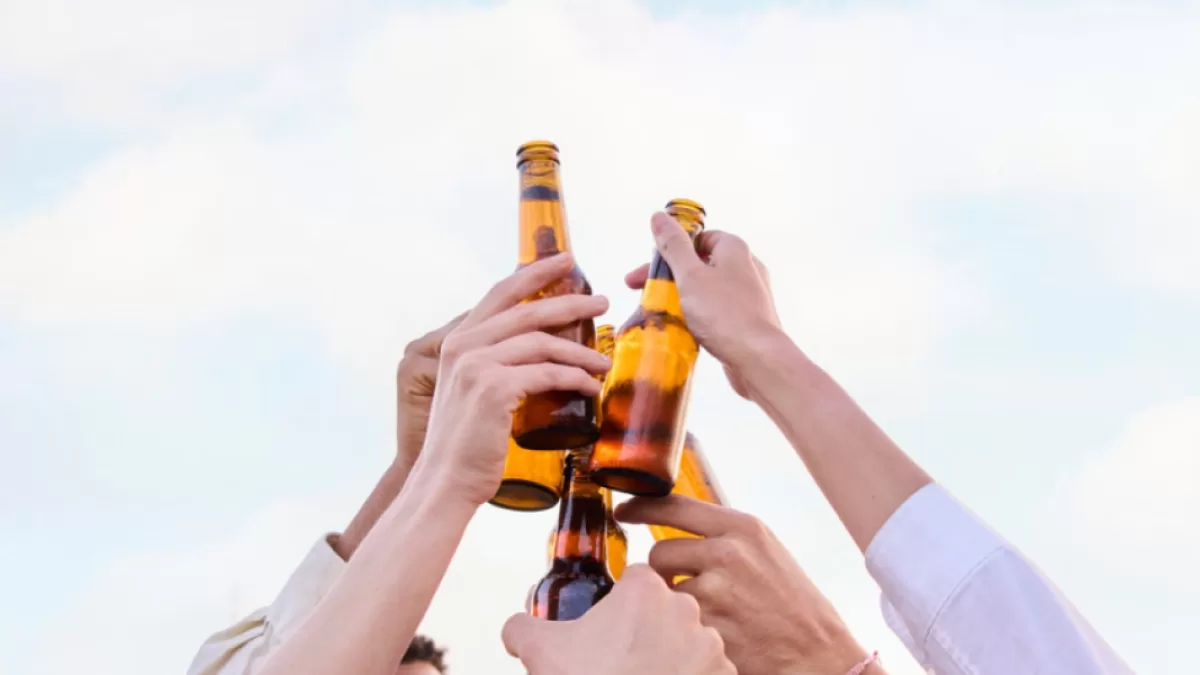 La ciencia descubre por qué el alcohol afecta más a las mujeres que a los hombres: más placer y mayor adicción La ciencia descubre por qué el alcohol afecta más a las mujeres que a los hombres: más placer y mayor adicción