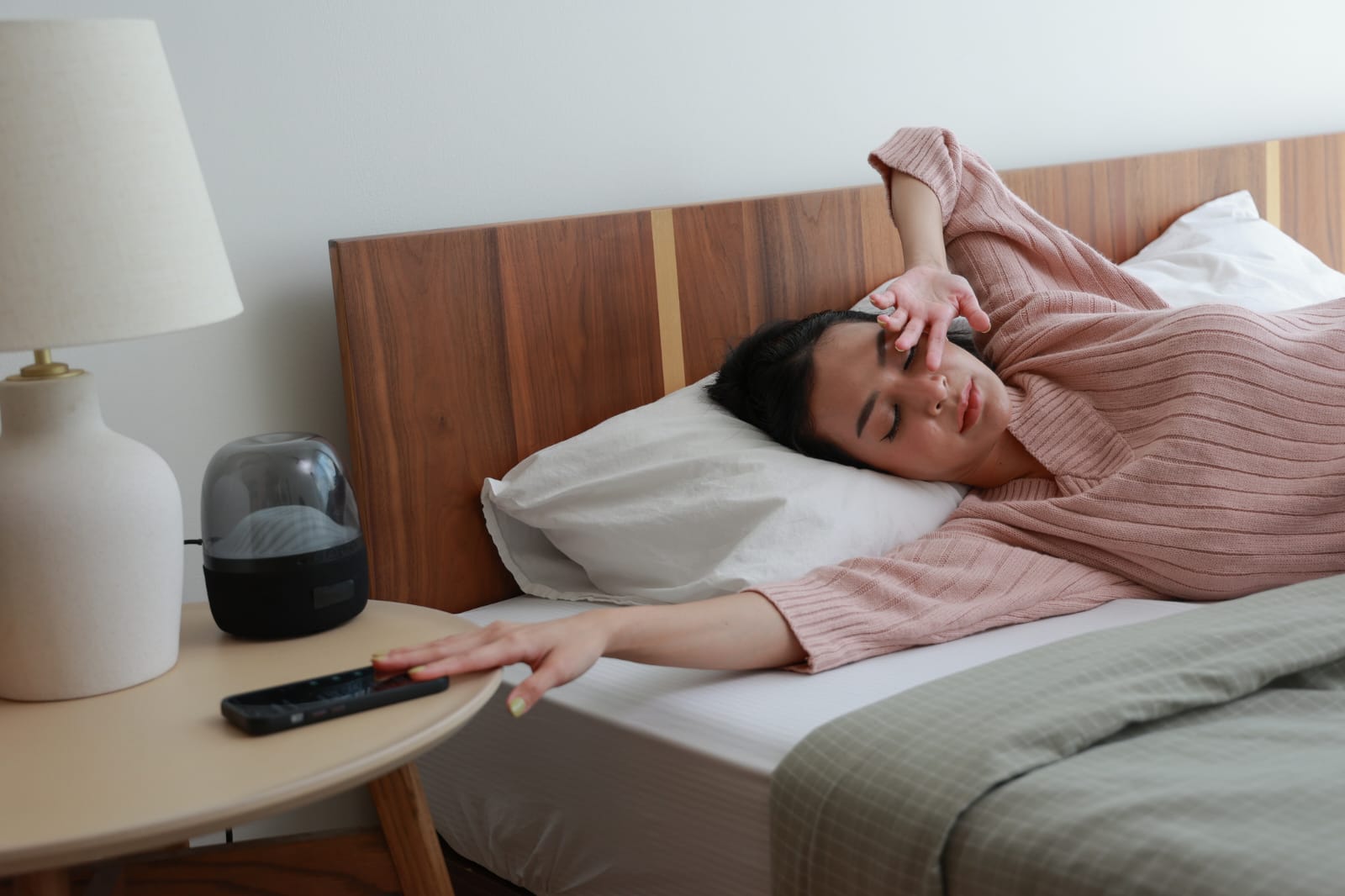 Microdespertares de 3 a 15 segundos: por qué el cerebro se activa mientras duerme y cuándo los ‘destellos fugaces’ suponen riesgos para la salud Despertarse