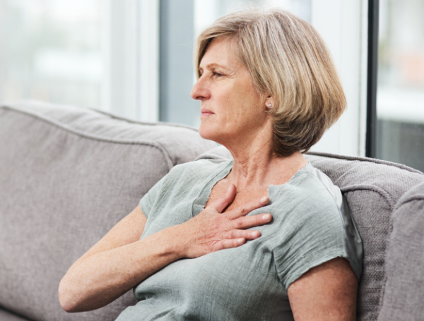 Las señales que envía el cuerpo y que pueden ser signo de alerta ante un infarto: esto dice la Clínica Mayo En las mujeres, los síntomas del infarto pueden ser diferentes, como reflujo, ansiedad o dolor en los dedos.