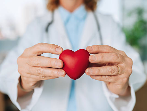 Las relaciones íntimas también influyen en el corazón: estudio propone incluir a la pareja en la rehabilitación cardíaca Cardiovascular