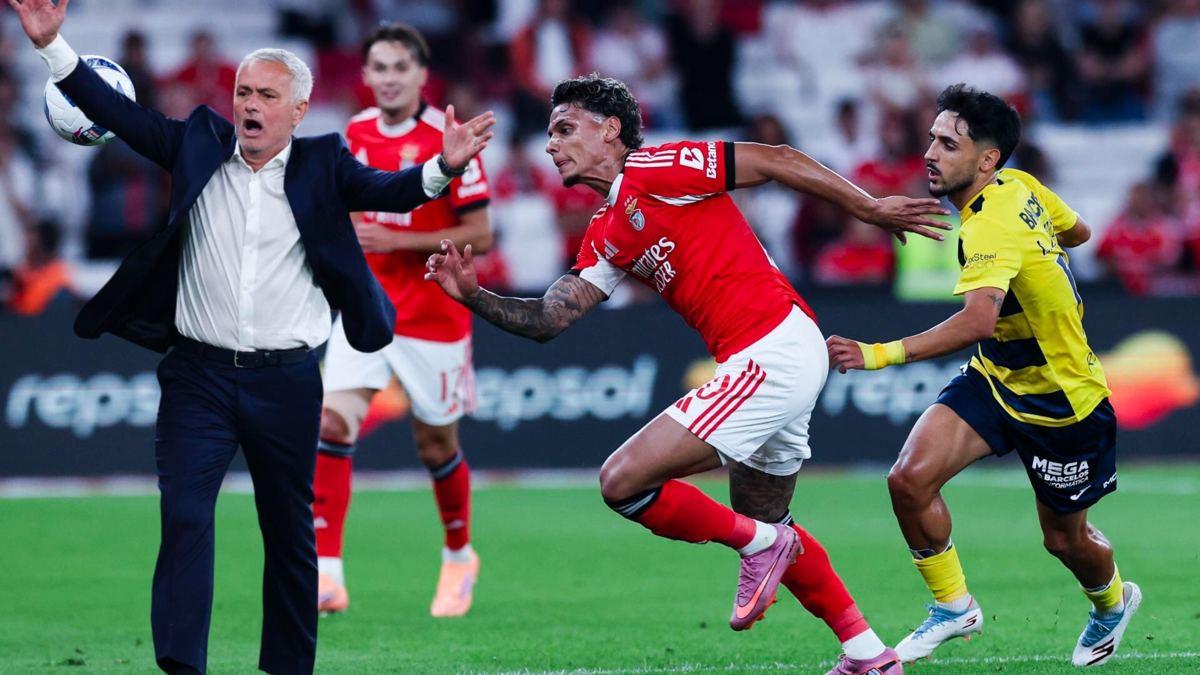 José Mourinho sacó pecho por el nivel de Richard Ríos y no se ahorró un solo elogio tras su gol en la Champions League: 'Capacidad mental' Richard Ríos cambia su imagen en Portugal y le llueven elogios antes de partido clave del Benfica: 'Es el motor del centro del campo'