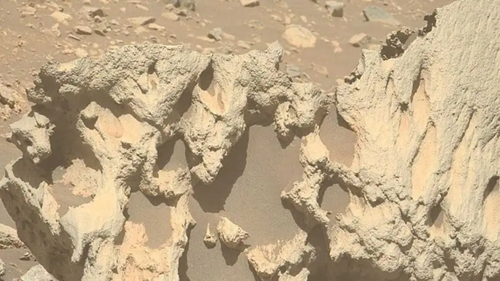 Video | El rover Perseverance de la Nasa registró el momento en que aparecieron chispas eléctricas y miniexplosiones en remolinos de polvo de Marte alt