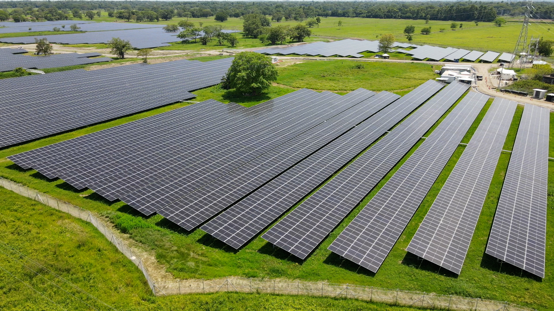 Los avances que marcarán la carrera por el regreso de la humanidad a la Luna Granja solar La Iguana