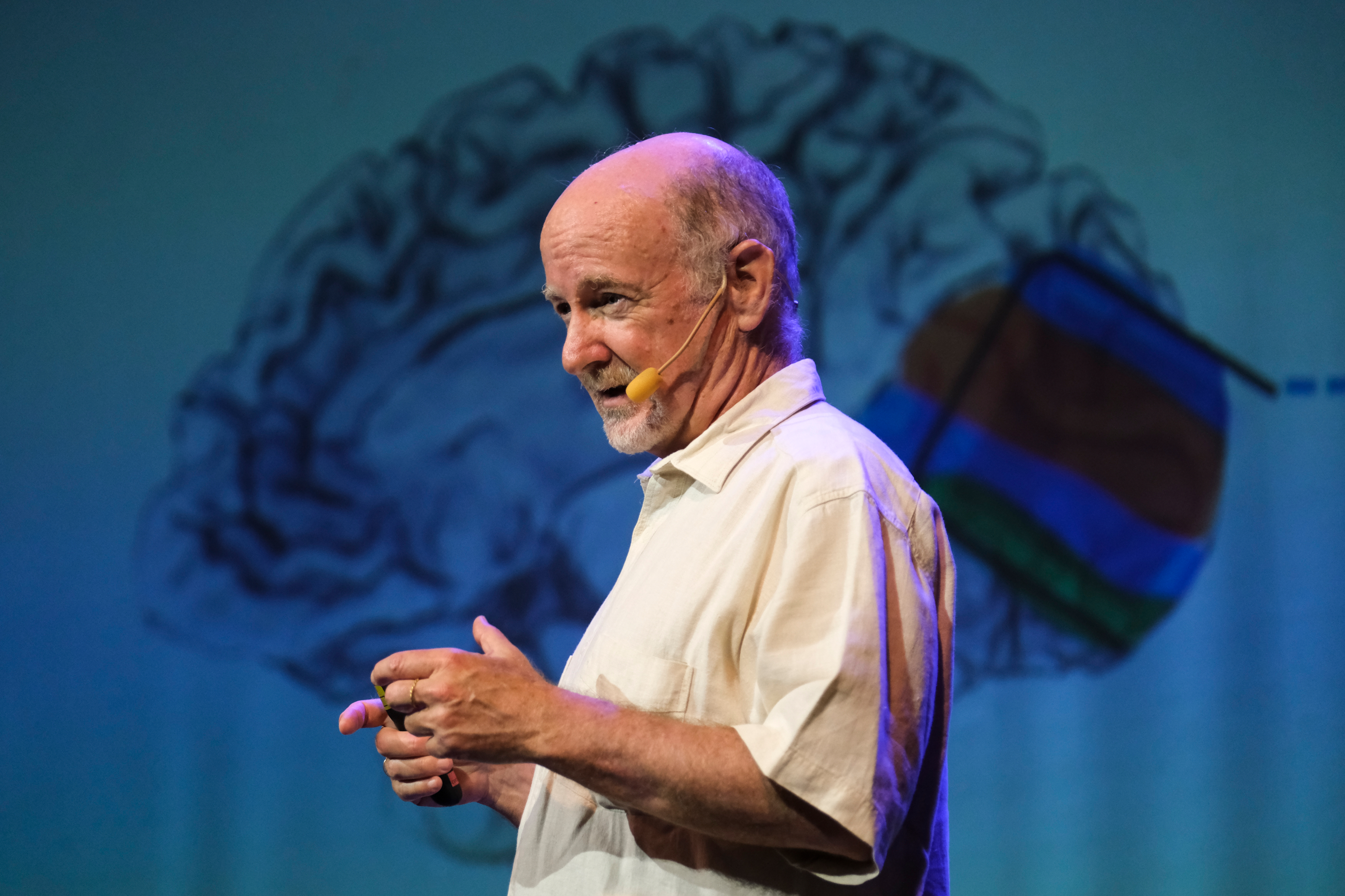 La fórmula de las cuatro ‘A’ de las personas felices y sanas que reveló cardiólogos de 82 años Rafael Yuste