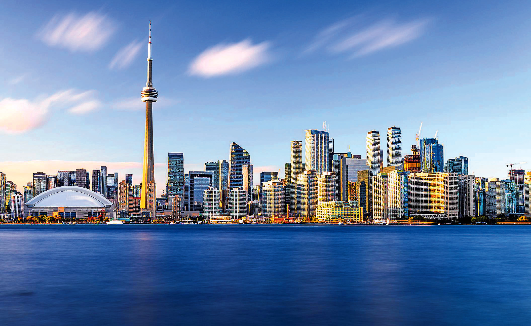 Así es la tierra del mundialmente famoso Papá Noel La CN Tower, con 553 metros de altura, se impone sobre el ‘skyline’ de Toronto como uno de los íconos más reconocibles de Canadá.