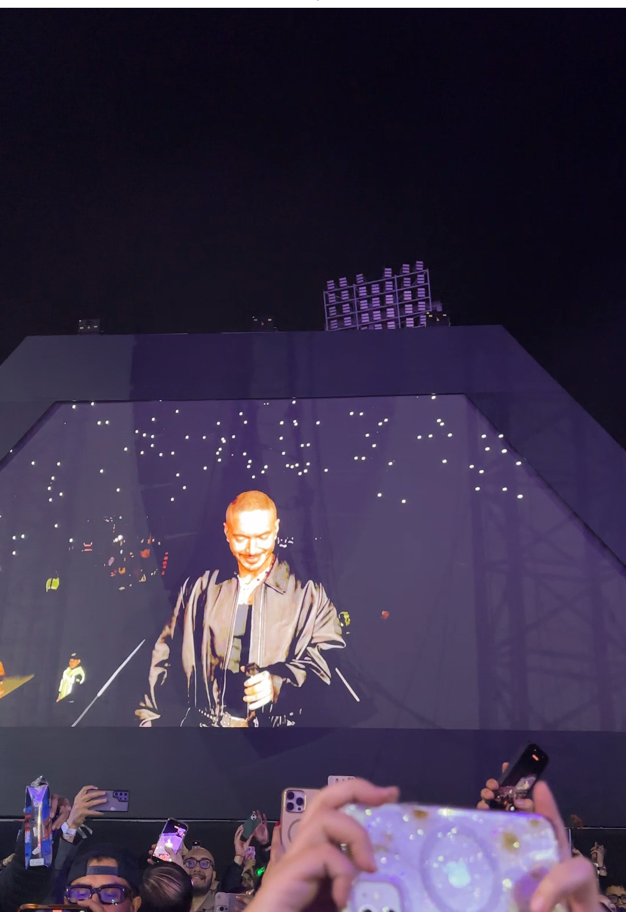 Karol G sorprendió a todos sus seguidores con nuevo look para este 2025 tras cumplir una de sus mejores temporadas en la música Concierto J Balvin Bogotá